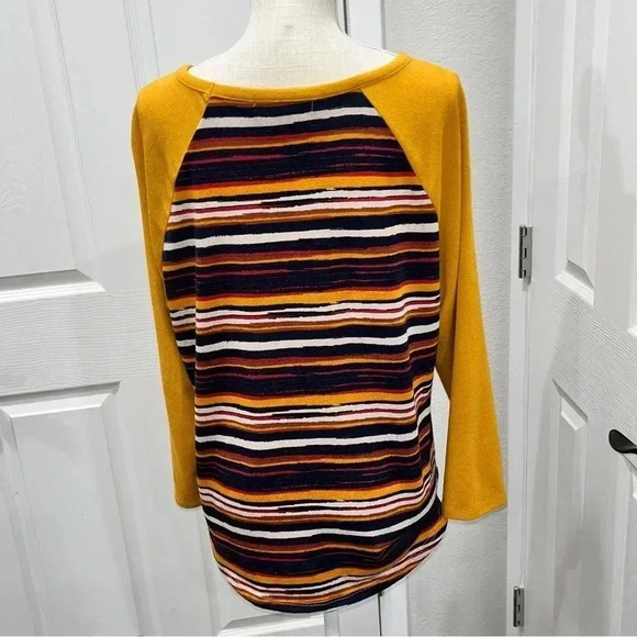 Absolutely Famous lightweight v neck with detail sweater cool colorway - Picture 2 of 9